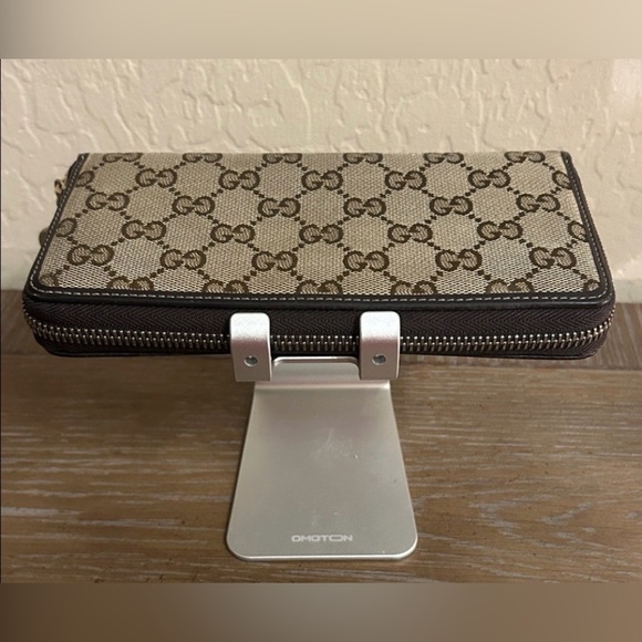 Gucci Beige and Brown Zip-Around Wallet - Picture 6 of 10